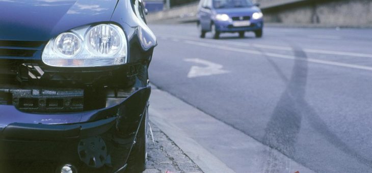 Wyłudzenie odszkodowania to przestępstwo będące plagą firm ubezpieczeniowych